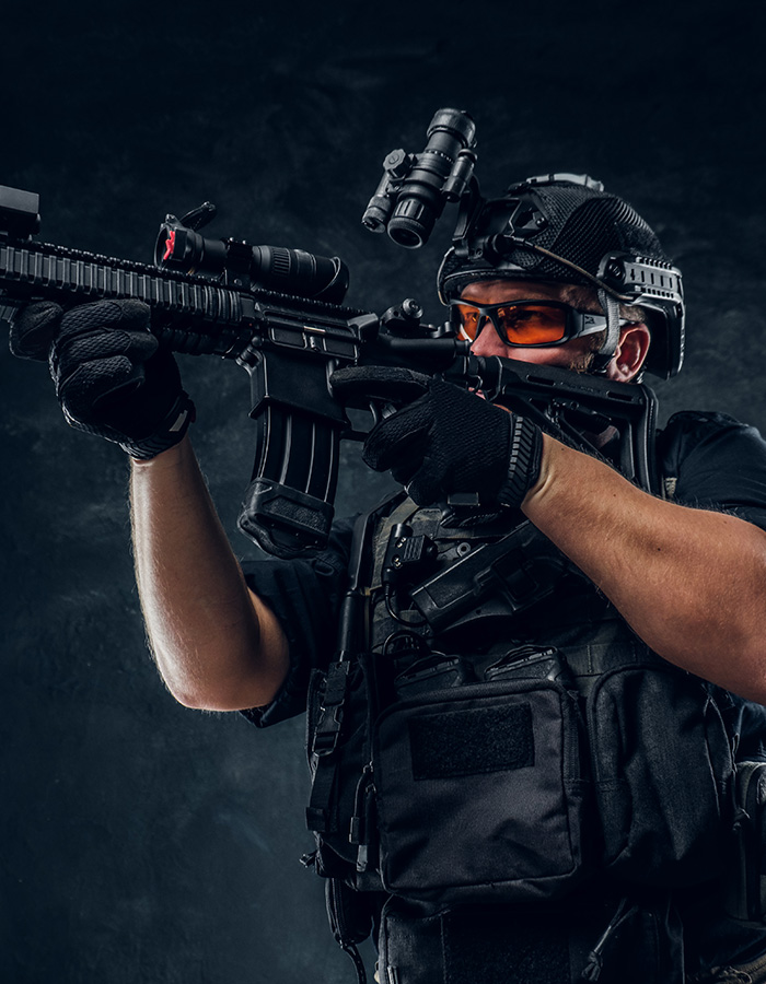 special forces soldier wearing body armor holding 8NT7VXA